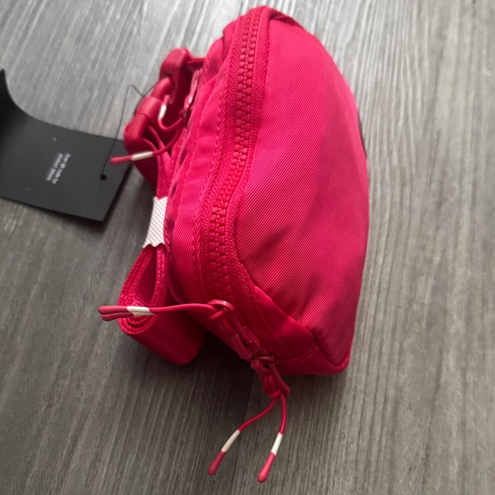 Fabletics Raspberry Fizz MINI Belt Bag BNWT - Picture 4 of 8